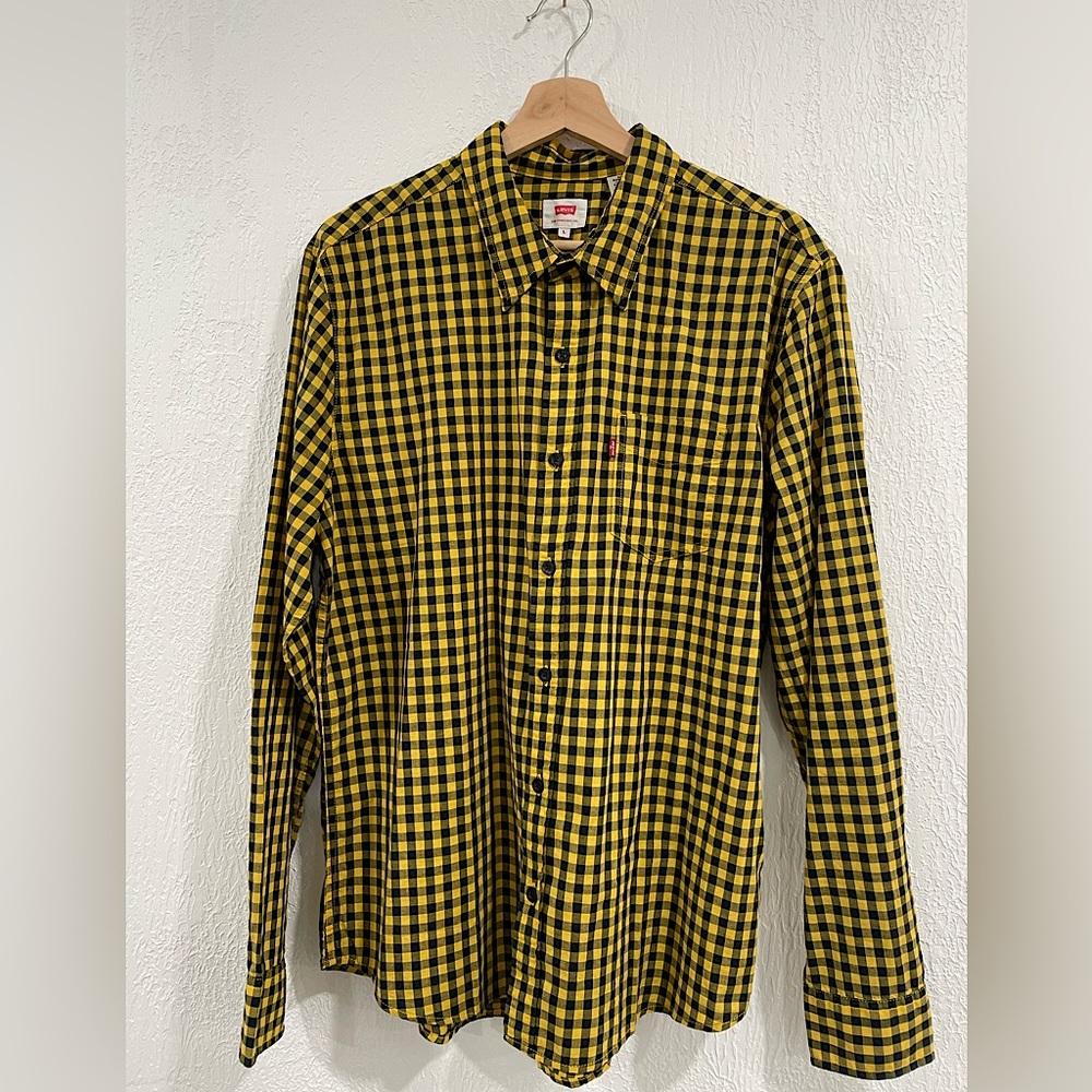 Men’s Levi’s Shirt